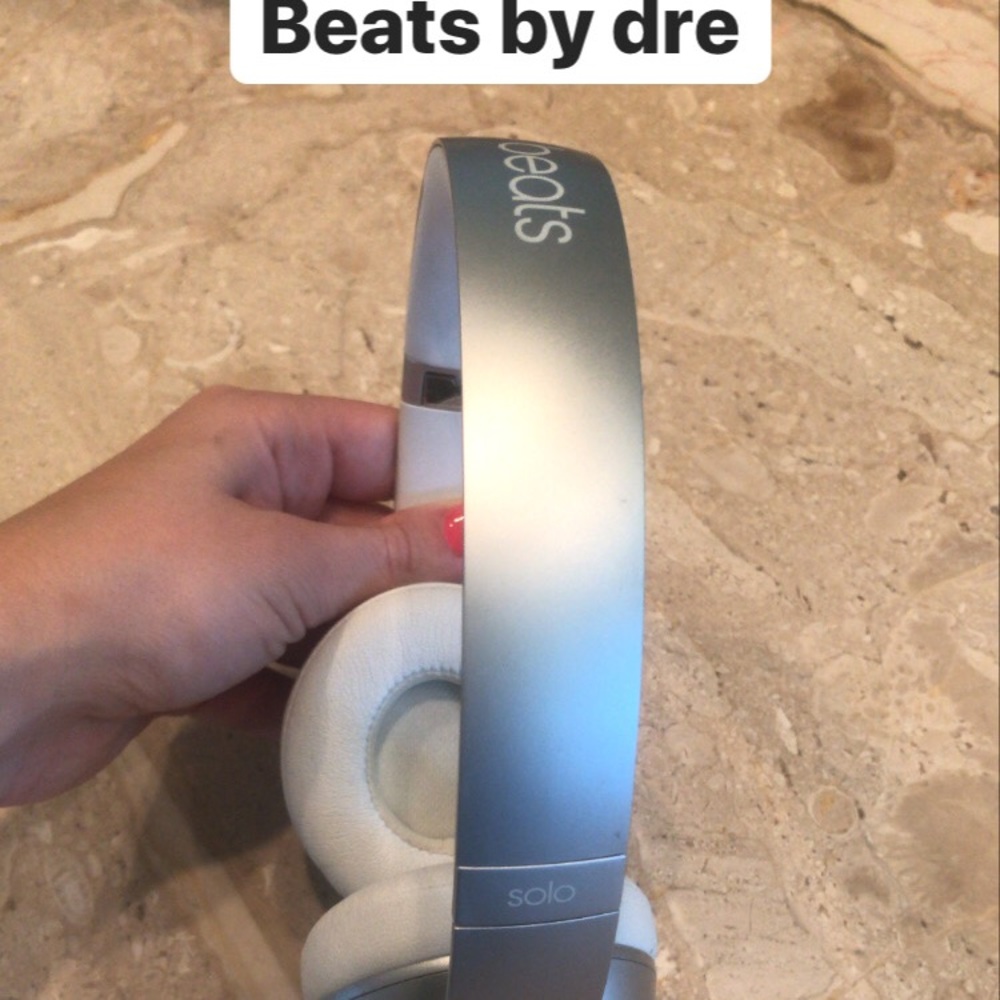 Beats by Dre “solo” noise canceling headphones